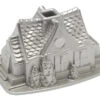 Nordic Ware Bakvorm Gingerbreadhuis 2,1 Liter Aluminium Glans 1 Nordic Ware Bakvorm Gingerbreadhuis 2,1 Liter Aluminium Glans -De Bakkerij Winkel 41217 1