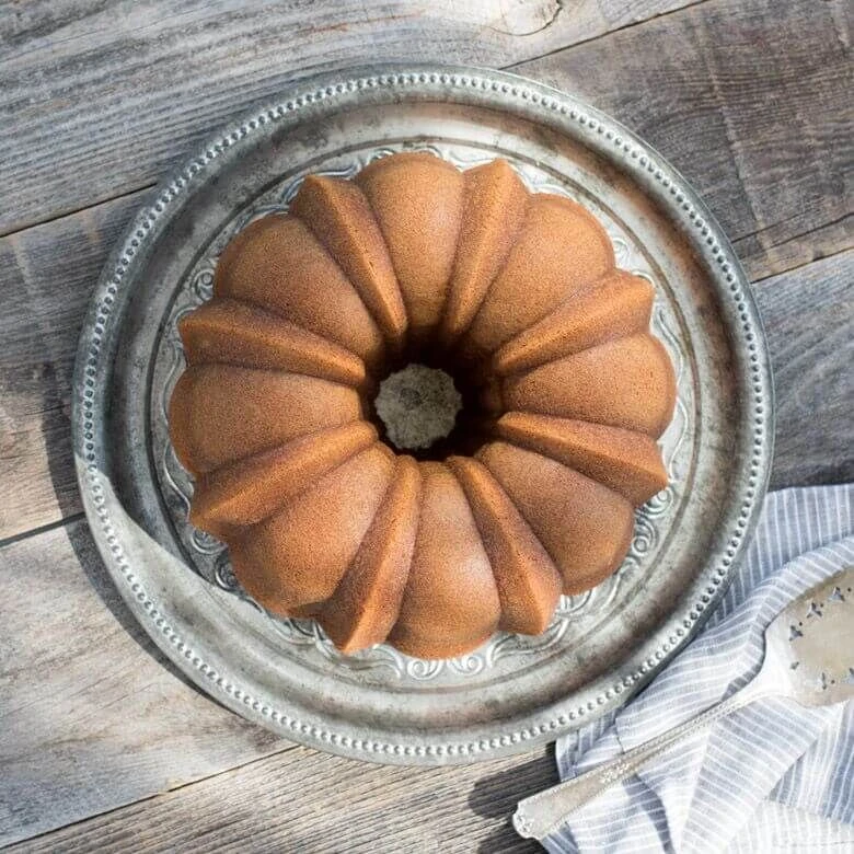 Nordic Ware Anniversary Bundt Tulbandvorm ø 20,5 Cm Aluminium Goudkleurig 5 Nordic Ware Anniversary Bundt Tulbandvorm ø 20,5 Cm Aluminium Goudkleurig - Afbeelding 3