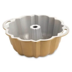 Nordic Ware Anniversary Bundt Tulbandvorm ø 20,5 Cm Aluminium Goudkleurig 9 Nordic Ware Anniversary Bundt Tulbandvorm ø 20,5 Cm Aluminium Goudkleurig -De Bakkerij Winkel 50077 anniversary bundt inside 780x780 1