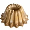 Nordic Ware Lotus Bundt Tulband ø 21,6 Cm Gietaluminium Goudkleurig 2 Nordic Ware Lotus Bundt Tulband ø 21,6 Cm Gietaluminium Goudkleurig -De Bakkerij Winkel 84177 lotus bundt pan