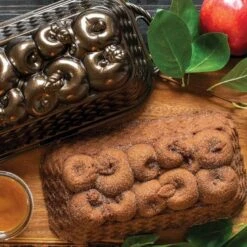 Nordic Ware Apple Basket Loaf Pan Bakvorm 1,42 Liter Aluminium Bronskleurig -De Bakkerij Winkel 92548 basket loaf pan 780x780 03