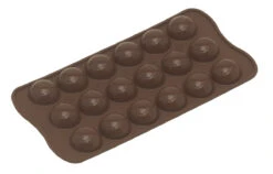 Silikomart EasyChoc Choco Goals Bonbonvorm 18 Voetballen Silicone Bruin