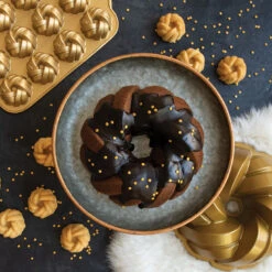 Nordic Ware Braided Bundt Tulband ø 26 Cm Gietaluminium Goudkleurig -De Bakkerij Winkel 95577 95377 braided choco minis pans 04 e 35444.1622515634.1280.1280