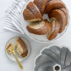 Nordic Ware Braided Bundt Tulband ø 26 Cm Gietaluminium Goudkleurig -De Bakkerij Winkel 95577 braided bundt pan 01 780x780 22723.1622508626.1280.1280