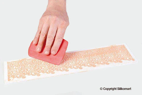 Silikomart Wonder Cakes Tricot Decor Baroc Decoratiemat Smal 40 Cm Silicone Wit 5 Silikomart Wonder Cakes Tricot Decor Baroc Decoratiemat Smal 40 Cm Silicone Wit - Afbeelding 3