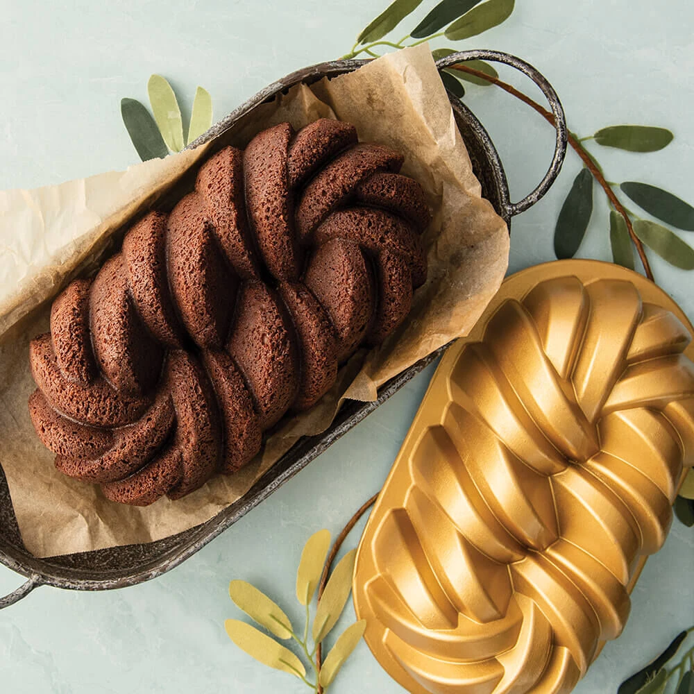 Nordic Ware Anniversary Braided Loaf Pan Bakvorm 700 Gram 4 Nordic Ware Anniversary Braided Loaf Pan Bakvorm 700 Gram - Afbeelding 2