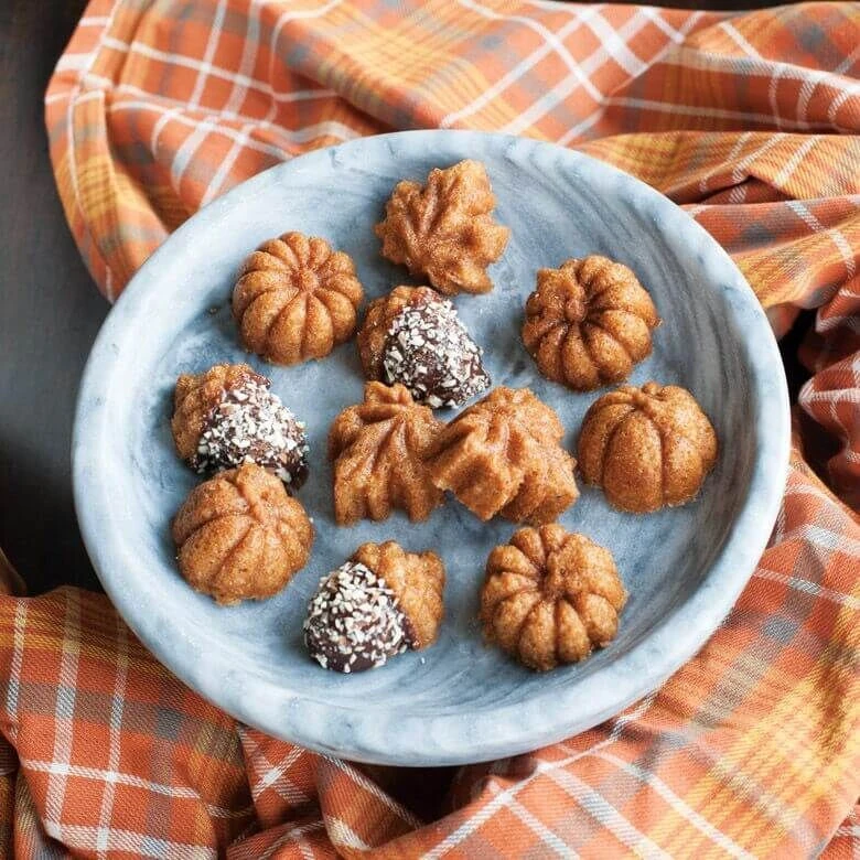 Nordic Ware Autumn Delights Bakvorm 12 Stuks Aluminium Bronskleurig 5 Nordic Ware Autumn Delights Bakvorm 12 Stuks Aluminium Bronskleurig - Afbeelding 3