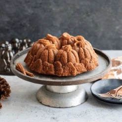 Nordic Ware Fall Harvest Tulbandvorm Pumpkin Patch Bronskleurig -De Bakkerij Winkel nordic ware fall harvest tulbandvorm pumpkin patch1