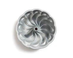 Nordic Ware Pirouette Bundt Goud Aluminium 8 Nordic Ware Pirouette Bundt Goud Aluminium -De Bakkerij Winkel nordic ware pirouette bundt goud aluminium2
