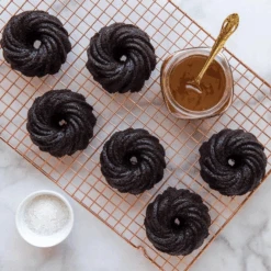 Nordic Ware Swirl Bundelette Tulbandvorm Goud Aluminium -De Bakkerij Winkel nordic ware swirl bundelette tulbandvorm goud aluminium1