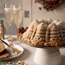Nordic Ware Very Merry Bundt Bakvorm Zilver Aluminium 9 Nordic Ware Very Merry Bundt Bakvorm Zilver Aluminium -De Bakkerij Winkel nordic ware very merry bundt bakvorm zilver aluminium3