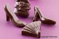 Silikomart EasyChoc Fashion Bonbonvorm 14 Kledingstukken Silicone Bruin -De Bakkerij Winkel silikomart easychoc fashion bonbonvorm 14 kledingstukken silicone bruin 2