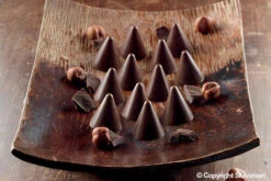 Silikomart EasyChoc Kono Bonbonvorm 15 Kegels 2,6 Cm Silicone Bruin -De Bakkerij Winkel silikomart easychoc kono bonbonvorm 15 kegels 2 6 cm silicone bruin 2