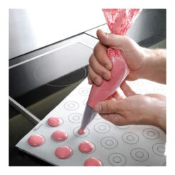 De Buyer Bakmat Macaron 40 X 30 Cm Silicone -De Bakkerij Winkel tapis de cuisson antiadhesif special macarons silicone 1