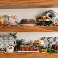 Nordic Ware Let It Snow Bundt Tulbandvorm Aluminium Grijs -De Bakkerij Winkel winter shelves 3 1k 33356.1660915811.1280.1280